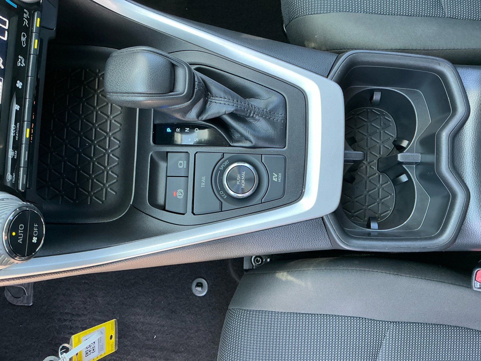 Used 2022 Toyota RAV4 LE AWD/4WD image 14