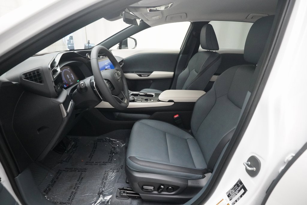 Used 2025 Lexus RZ 300e image 7