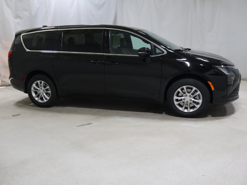 New 2027 Chrysler Pacifica Select w/ Family Tech Group AWD/4WD image 7