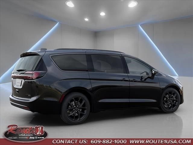 New 2027 Chrysler Pacifica Limited AWD/4WD image 5