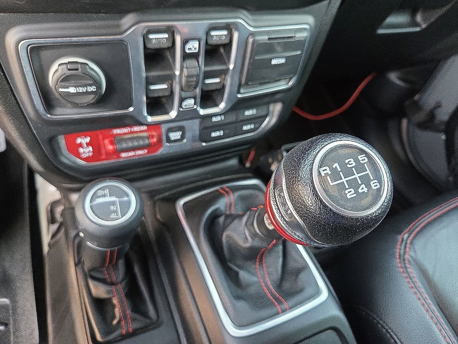 Used 2018 Jeep Wrangler Unlimited Rubicon w/ Dual Top Group image 18