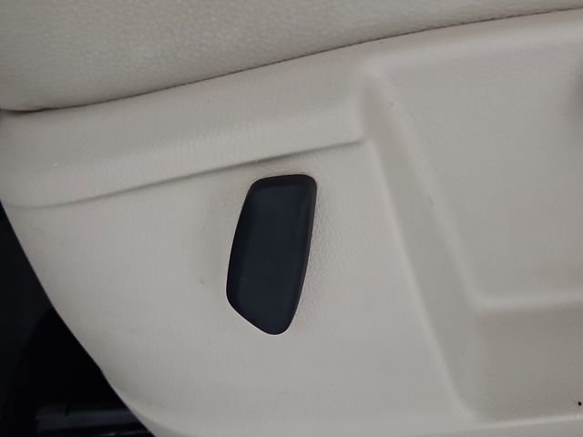 Used 2017 Volkswagen Tiguan S image 12