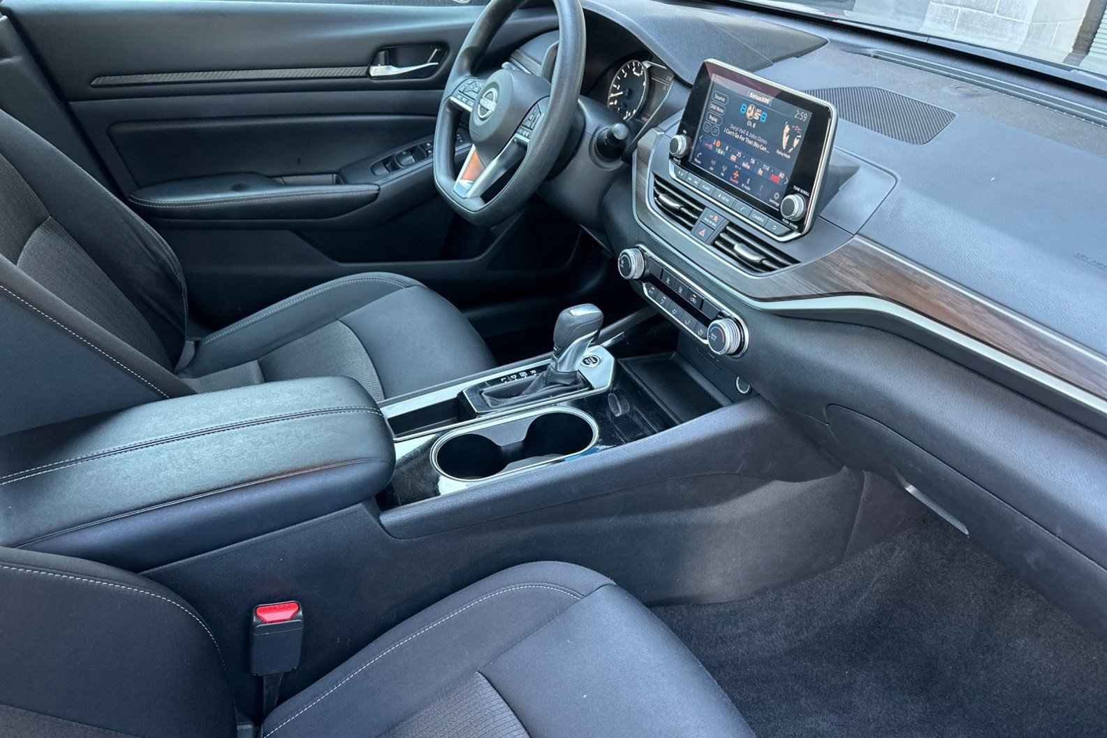 Used 2024 Nissan Altima 2.5 SV image 15