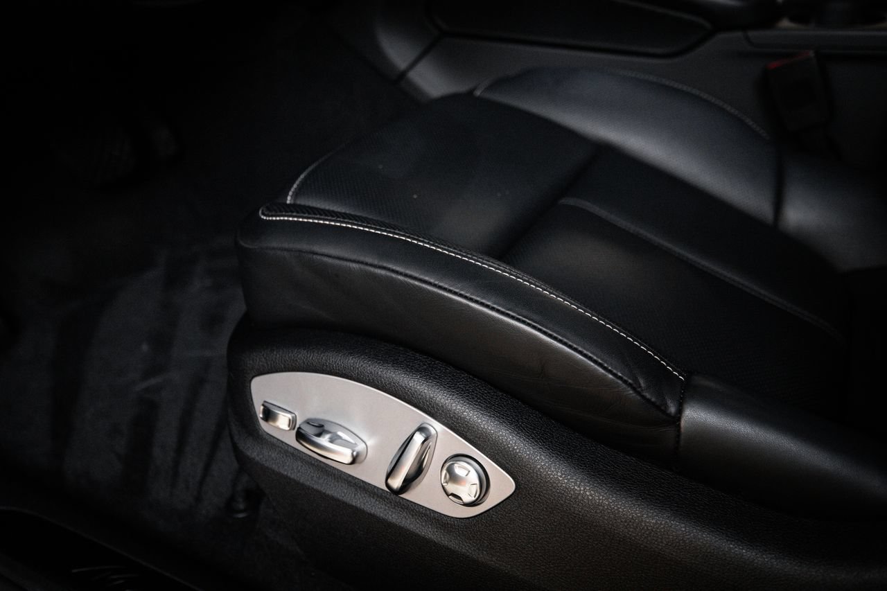 Certified 2023 Porsche Macan Turbo AWD/4WD image 14