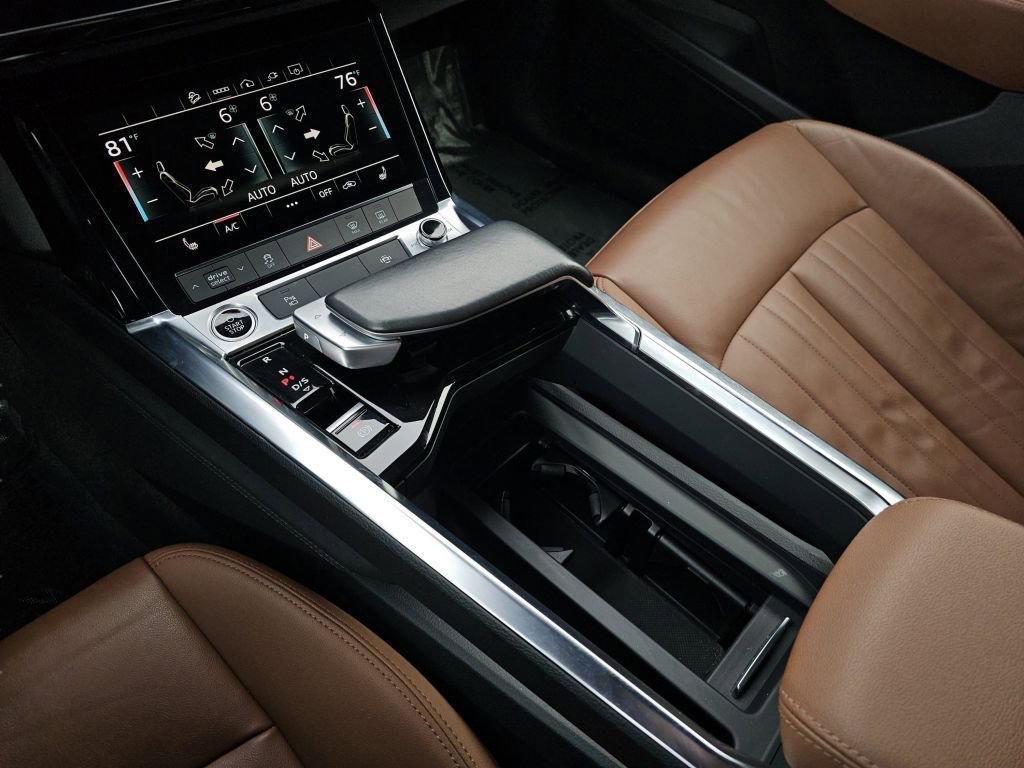 Used 2022 Audi e-tron Premium image 35