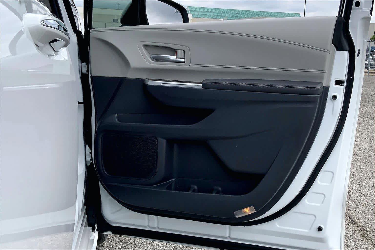 Certified 2024 Toyota Sienna XLE FWD image 22