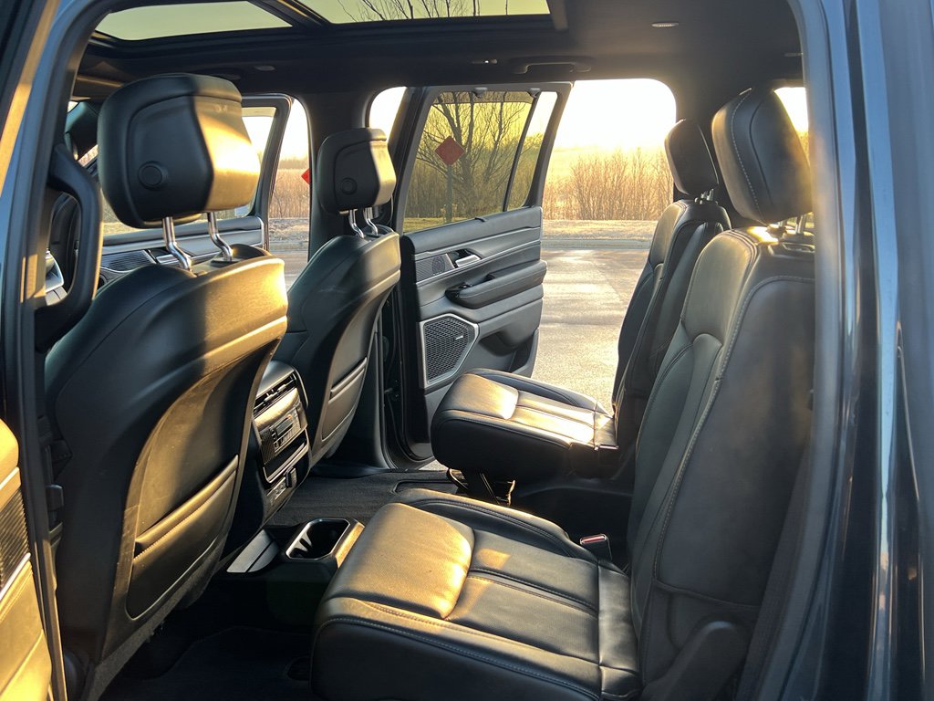 Used 2023 Jeep Wagoneer Series II w/ Convenience Group I image 40