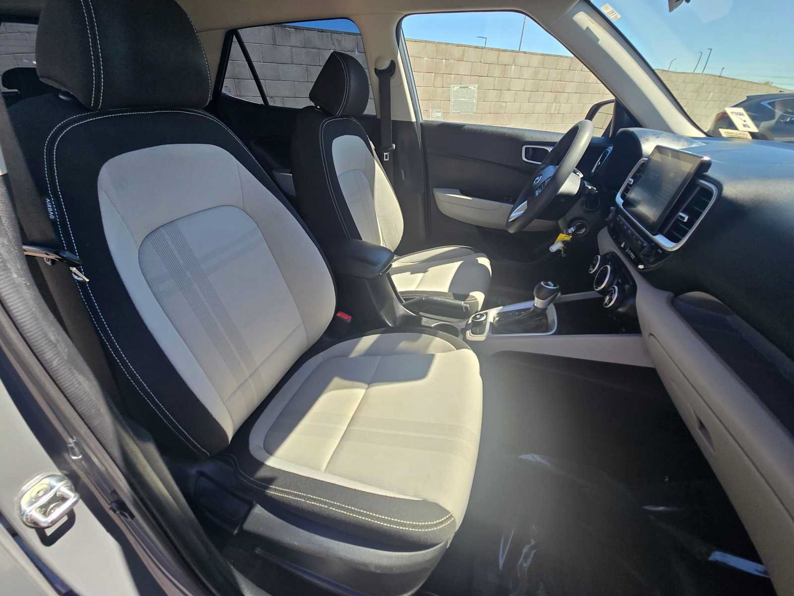 Used 2020 Hyundai Venue SEL FWD image 10
