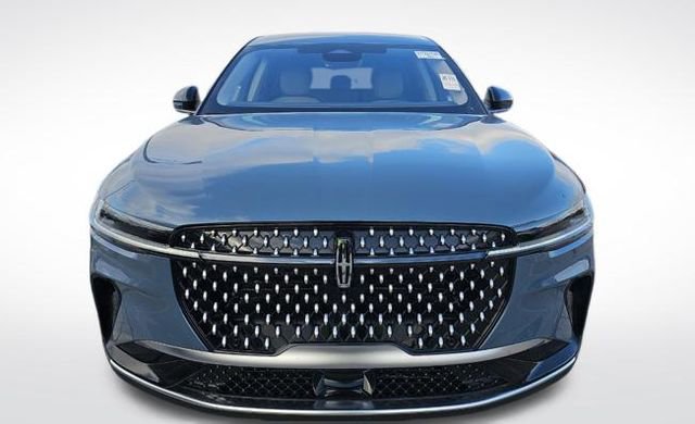 Used 2025 Lincoln Nautilus Premier image 2