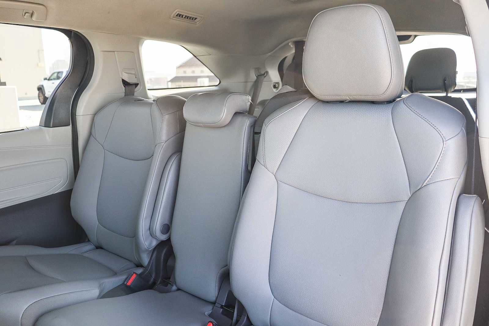 Used 2022 Toyota Sienna XLE image 25