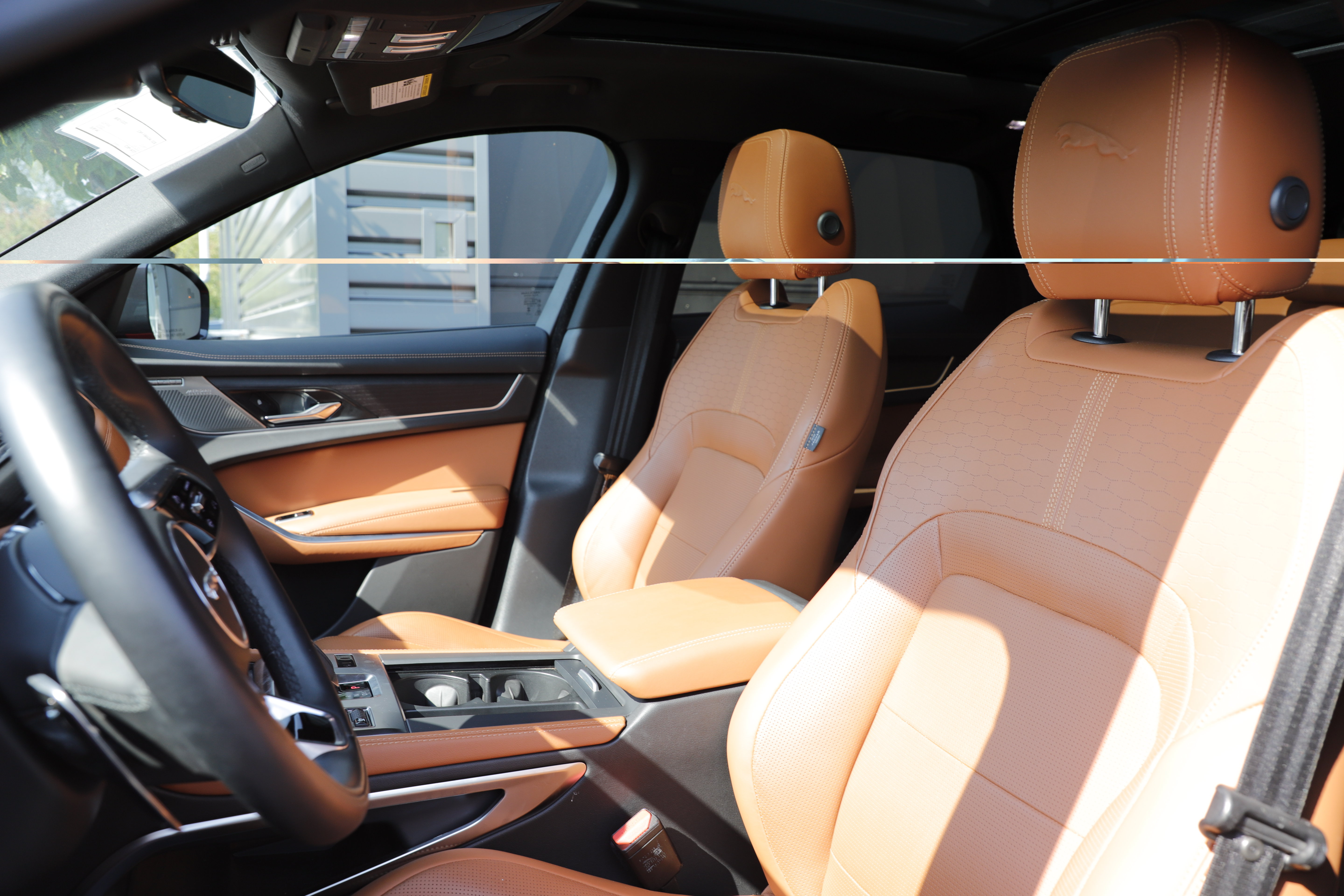 Certified 2025 Jaguar F-PACE R-Dynamic S AWD/4WD image 16
