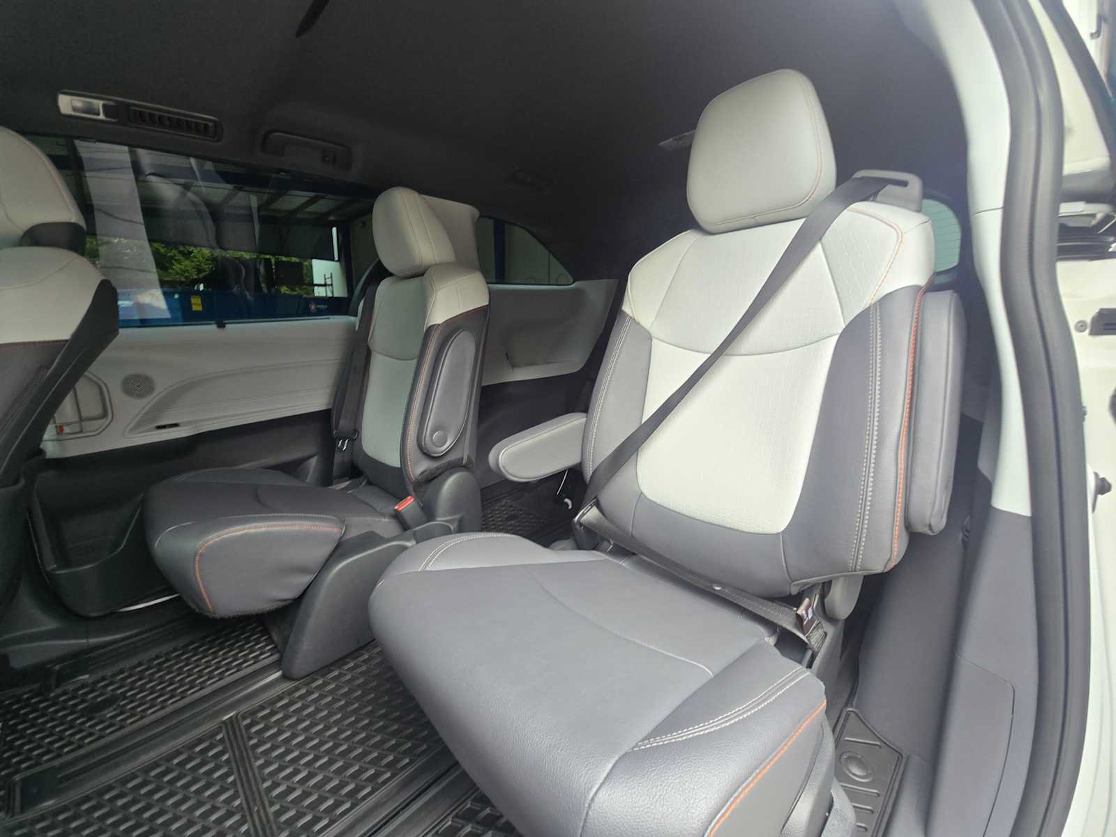 Used 2024 Toyota Sienna XSE AWD/4WD image 16