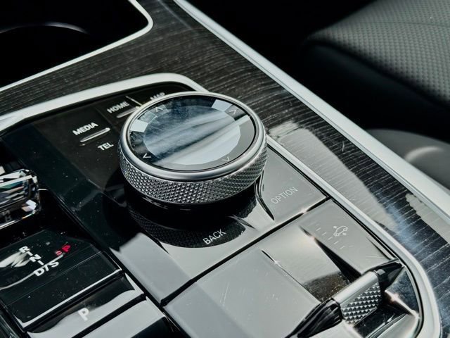 Used 2026 BMW X7 xDrive40i w/ M Sport Package AWD/4WD image 30