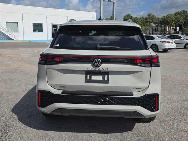 New 2026 Volkswagen Tiguan SEL R-Line AWD/4WD image 4