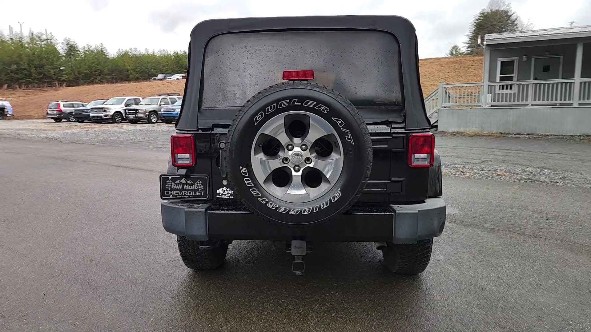 Used 2017 Jeep Wrangler Unlimited Sahara w/ Connectivity Group image 18