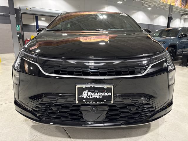 New 2027 Chrysler Pacifica Select w/ Family Tech Group AWD/4WD image 2