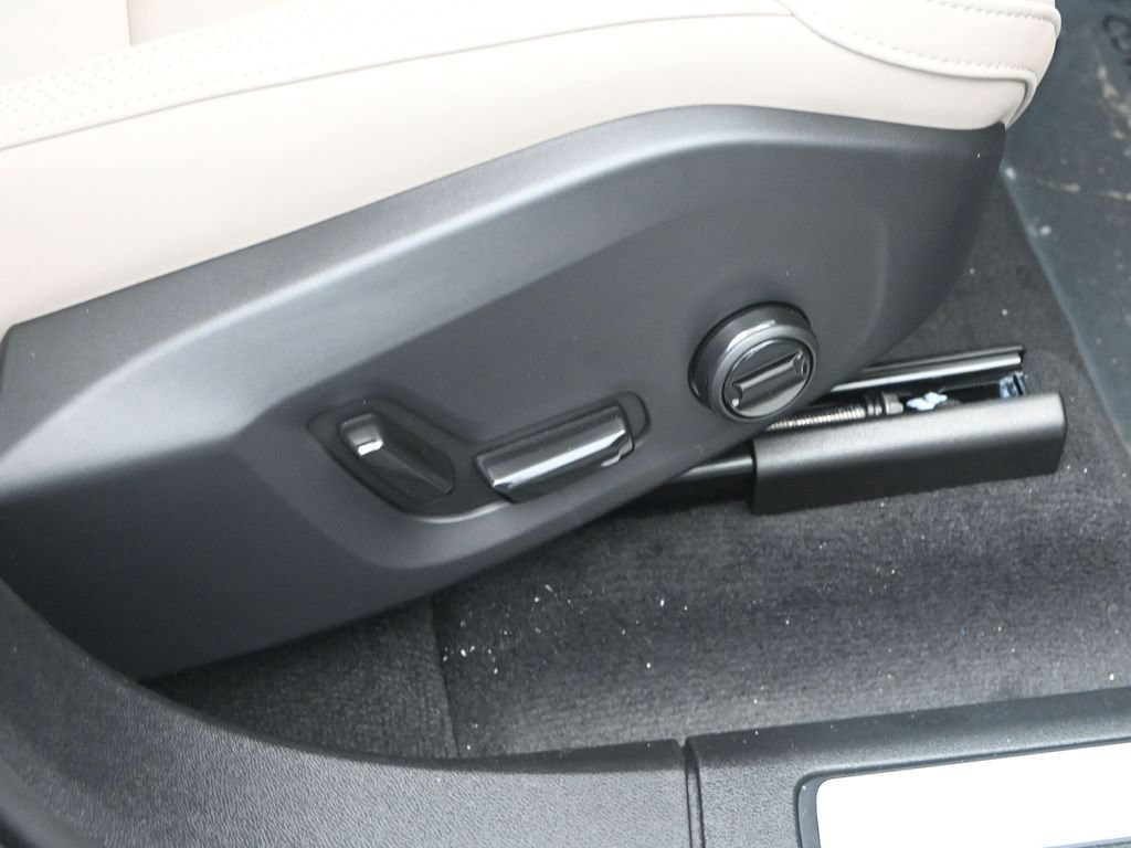 New 2026 Volvo XC60 B5 Plus w/ Protection Package Premier AWD/4WD image 36