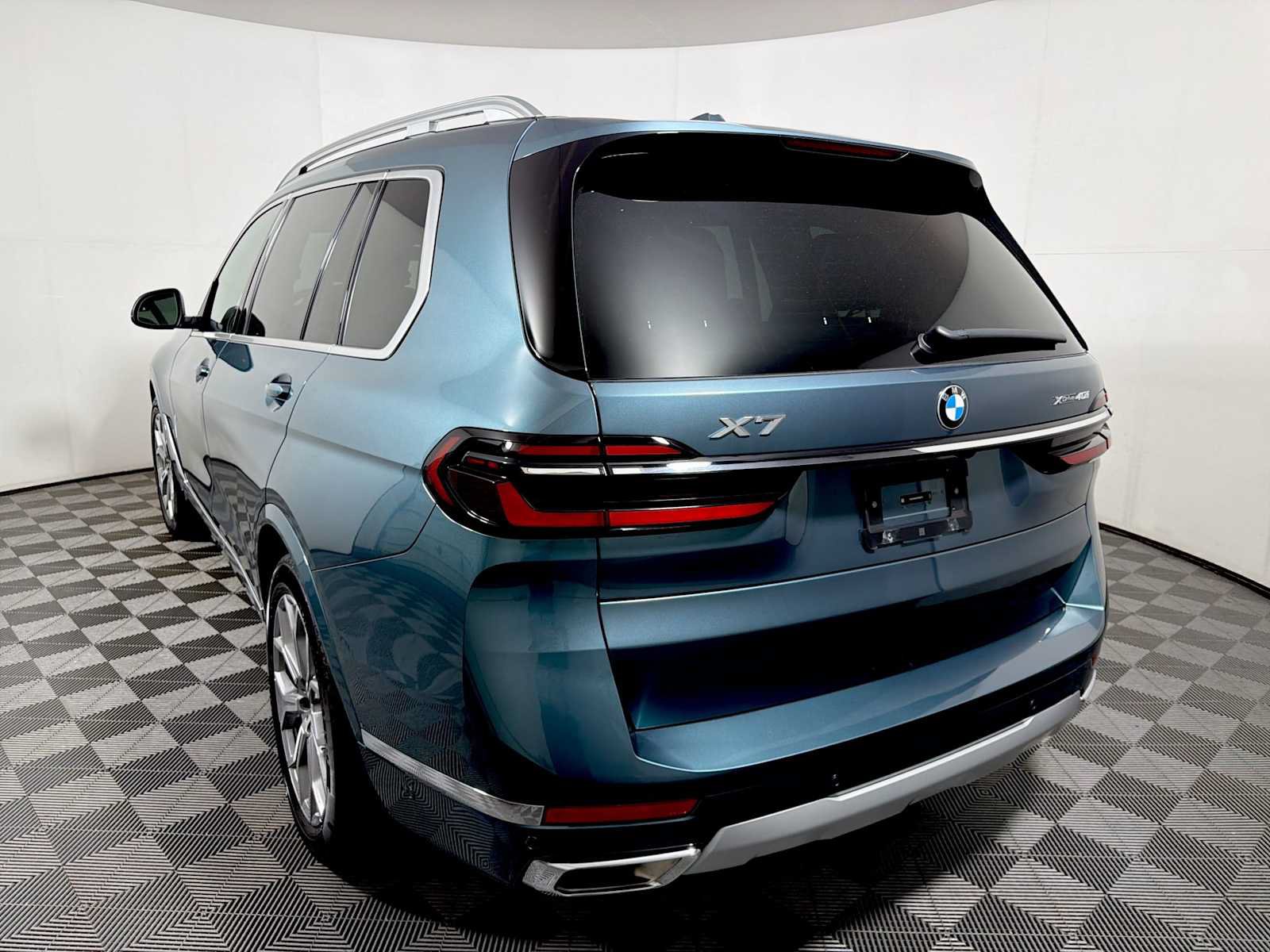 Used 2026 BMW X7 xDrive40i w/ Premium Package AWD/4WD image 5
