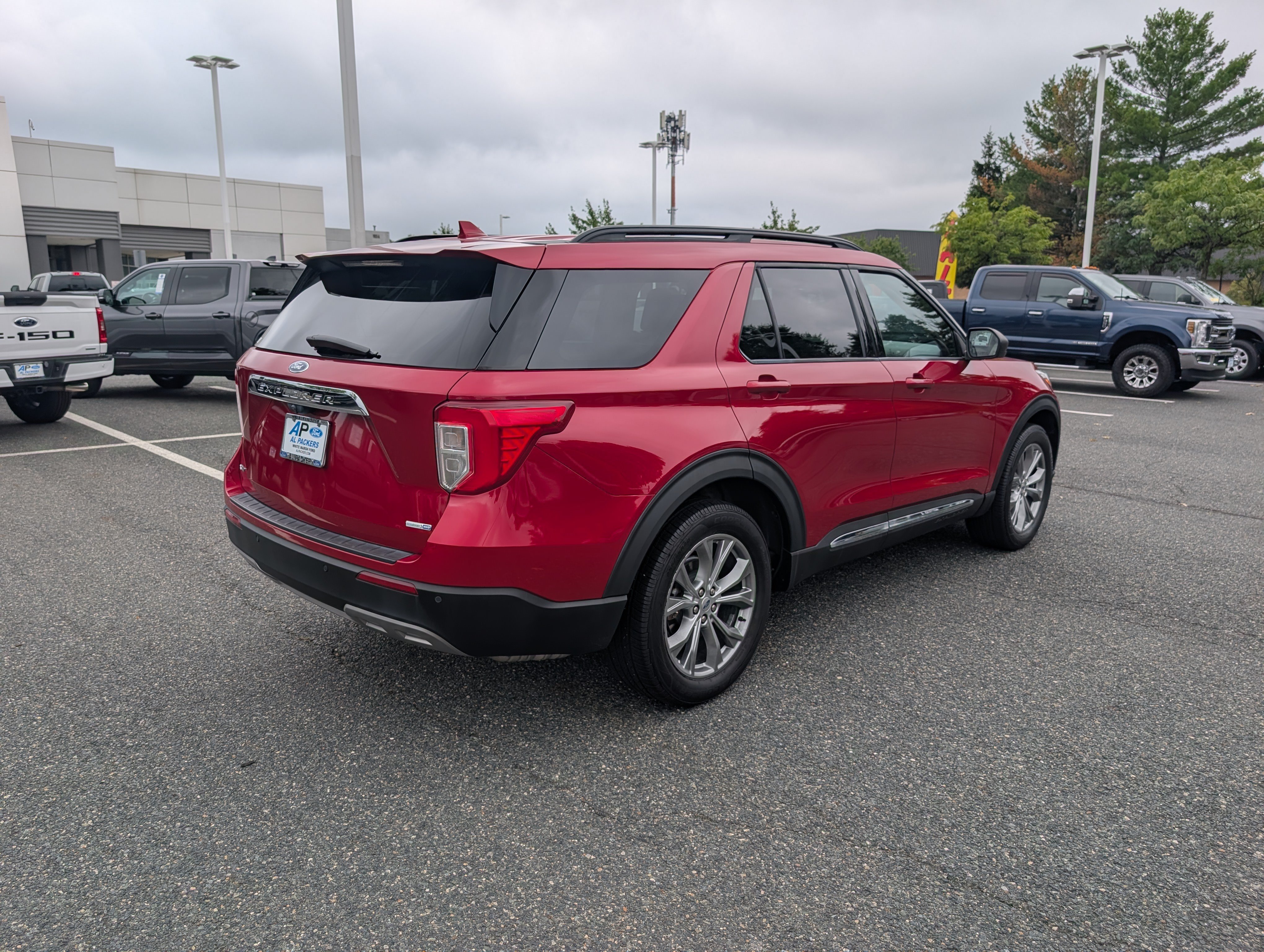 Certified 2020 Ford Explorer XLT w/ Equipment Group 202A AWD/4WD image 3