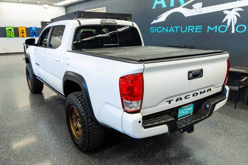 Used 2017 Toyota Tacoma TRD Off-Road image 8