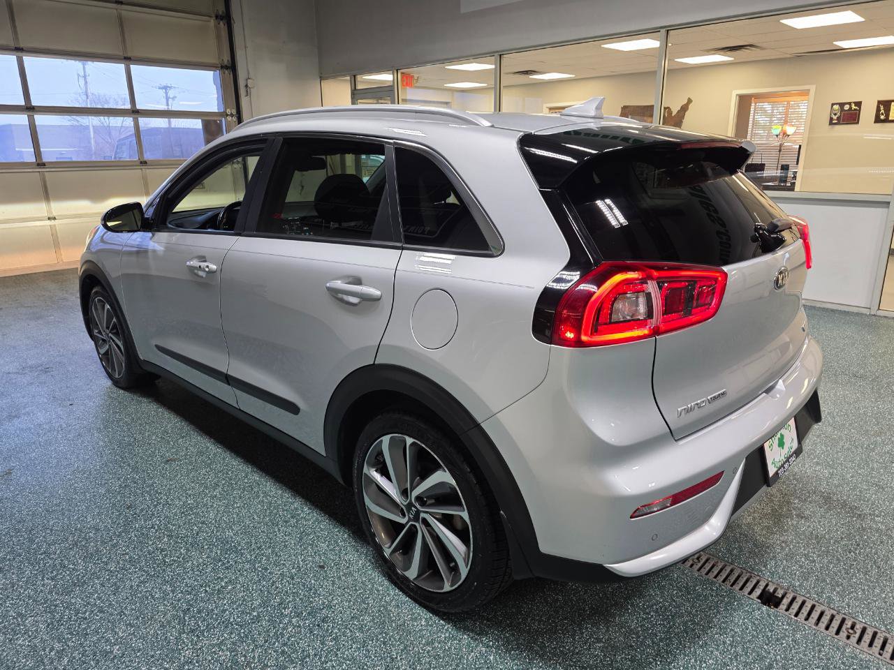 Used 2018 Kia Niro Touring image 9