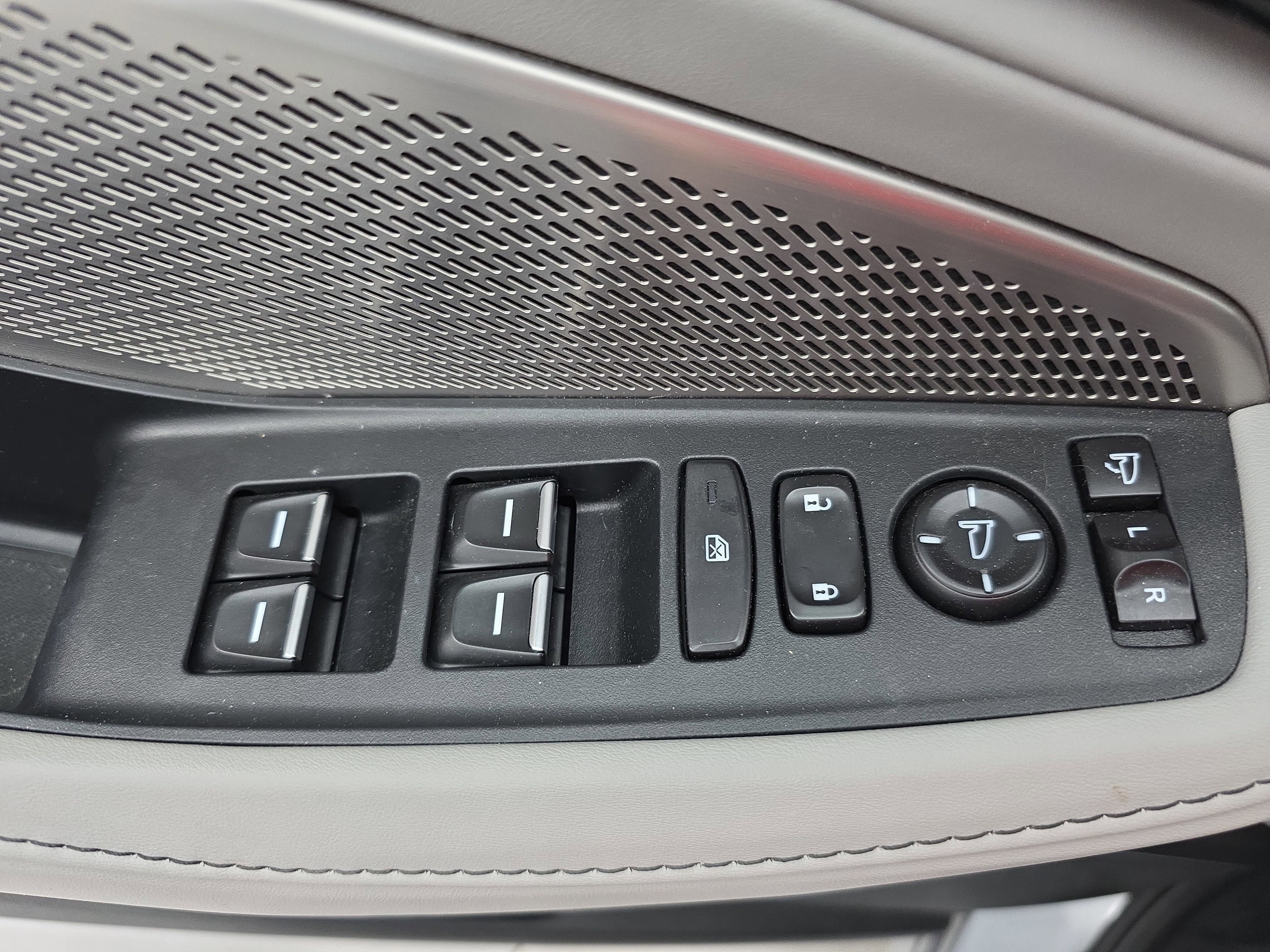 Certified 2023 Acura MDX FWD w/ Technology Package image 28