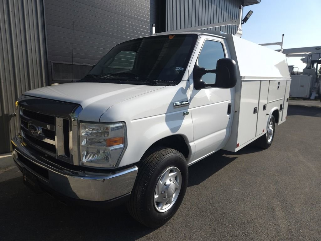 Used 2016 Ford E-350 and Econoline 350 Super Duty w/ Power Windows & Locks Group image 2