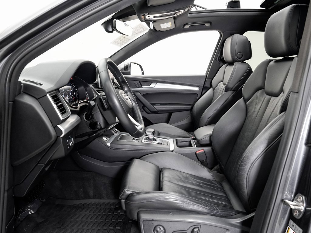 Used 2020 Audi Q5 2.0T Titanium Premium Plus w/ Premium Plus Package image 6