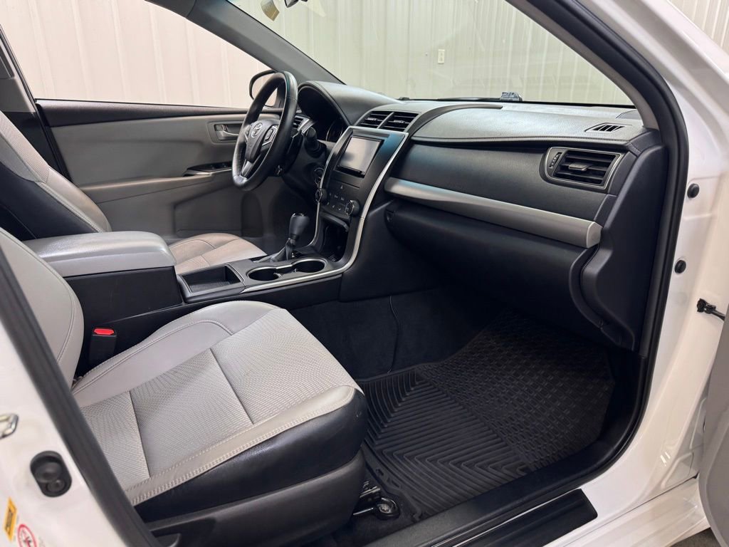 Used 2016 Toyota Camry SE FWD image 23
