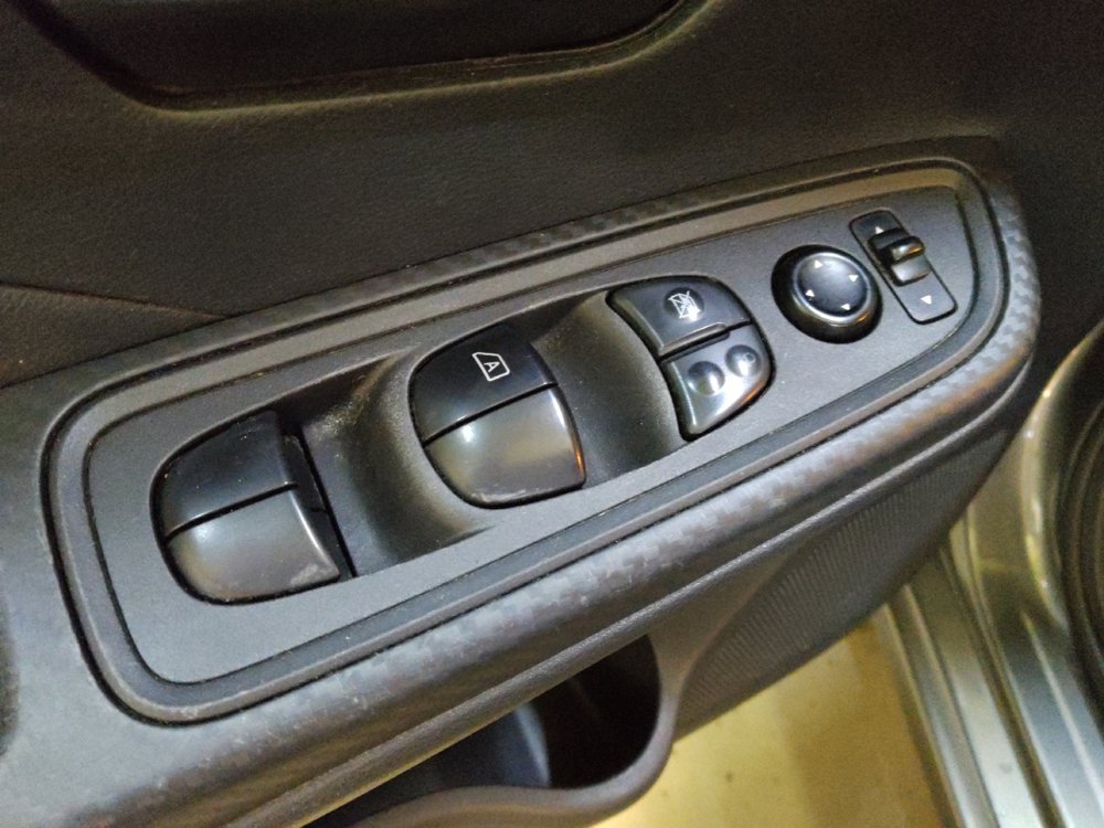 Used 2021 Nissan Versa S FWD image 27