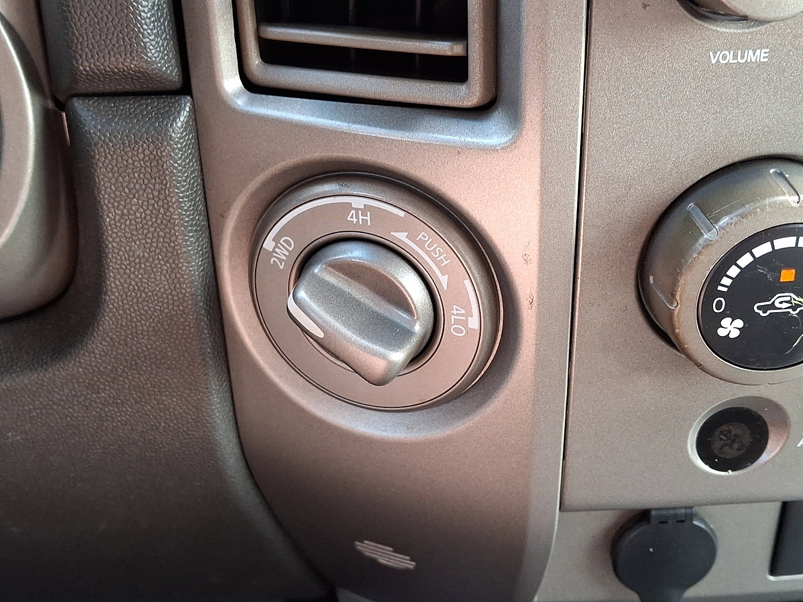 Used 2006 Nissan Titan SE image 21