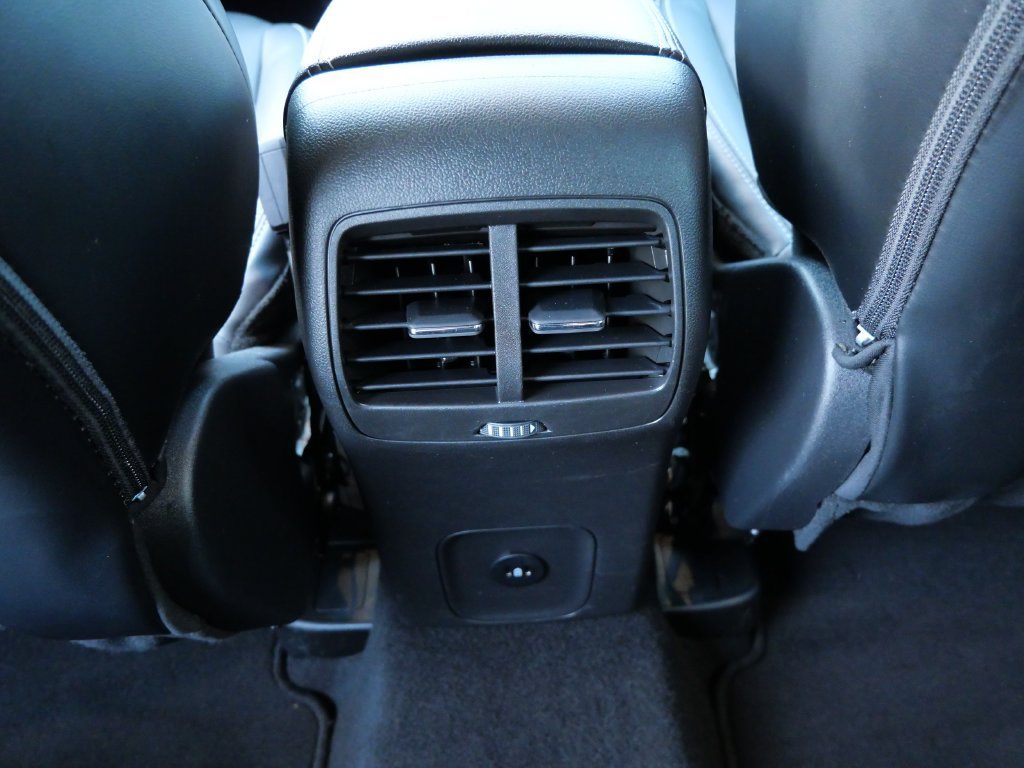 Certified 2025 Ford Escape Platinum AWD/4WD image 18