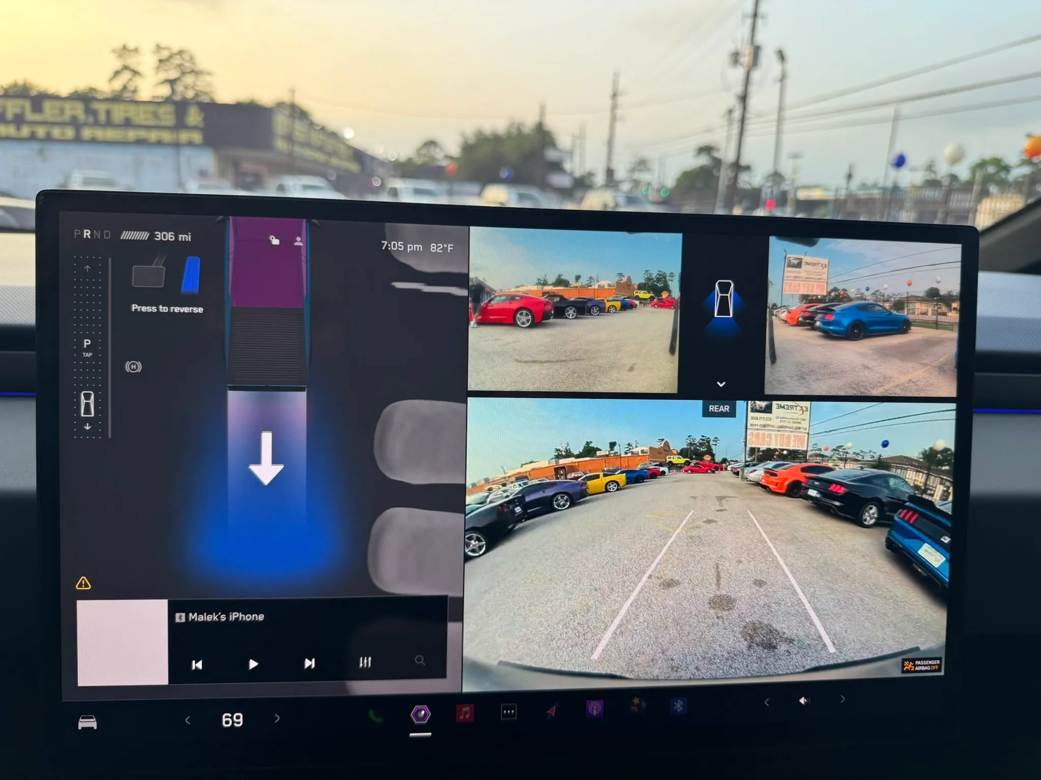 Used 2024 Tesla Cybertruck AWD Crew Cab image 40