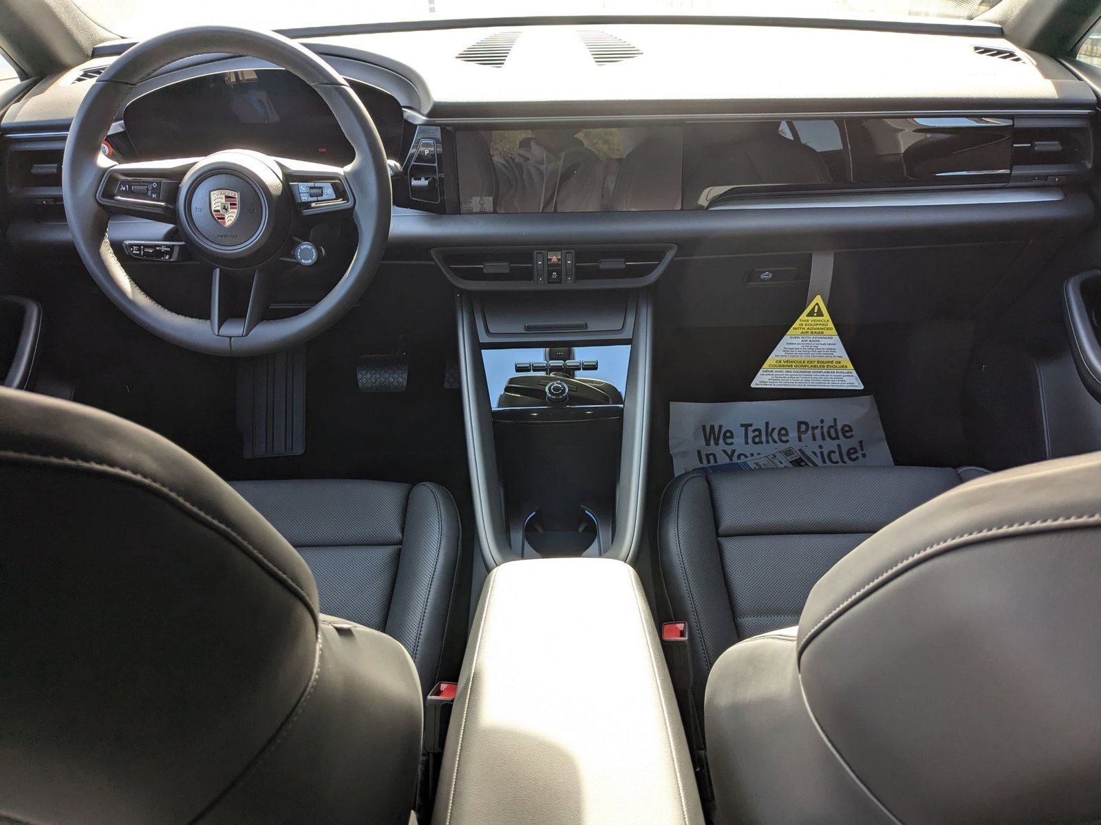 Certified 2025 Porsche Macan Electric image 27