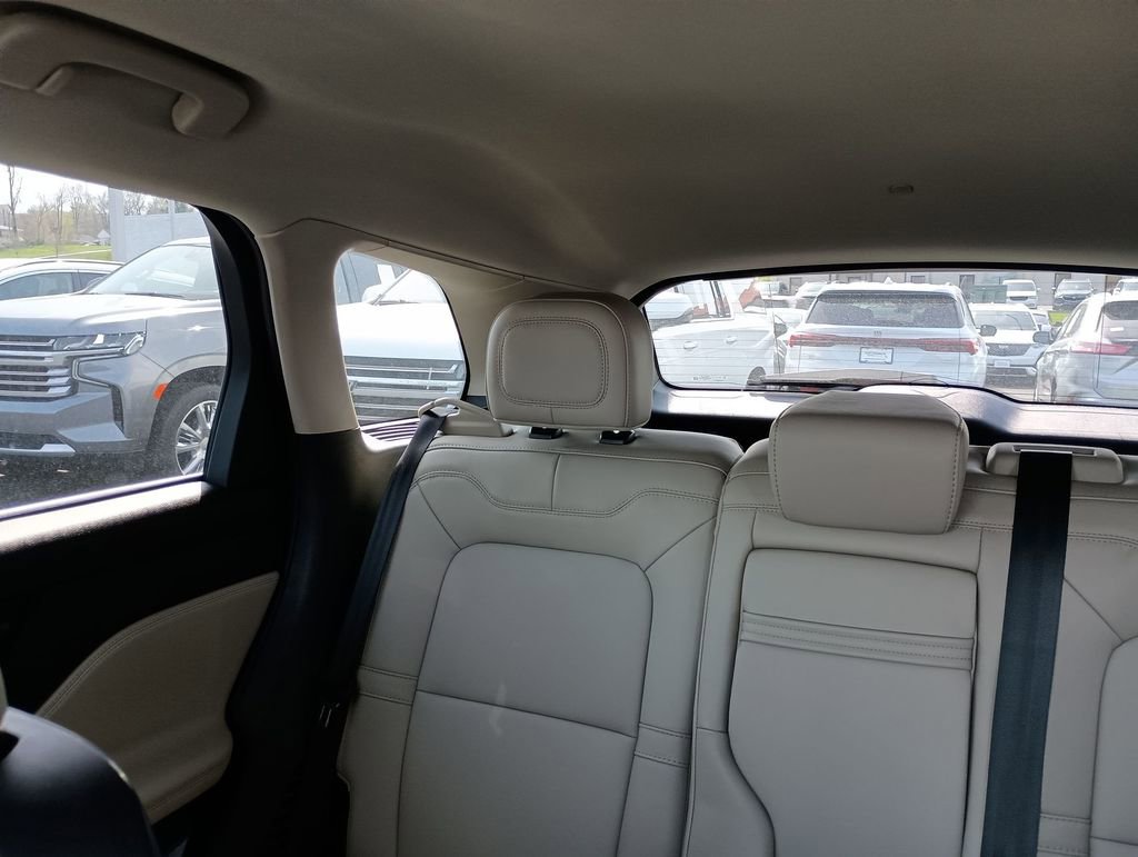 Used 2025 Lincoln Corsair FWD image 12