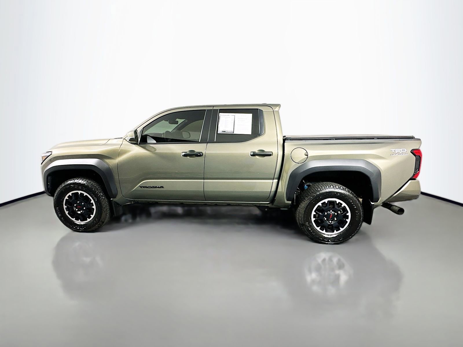 Used 2024 Toyota Tacoma TRD Off-Road w/ TRD Off Road Upgrade Package AWD/4WD image 4