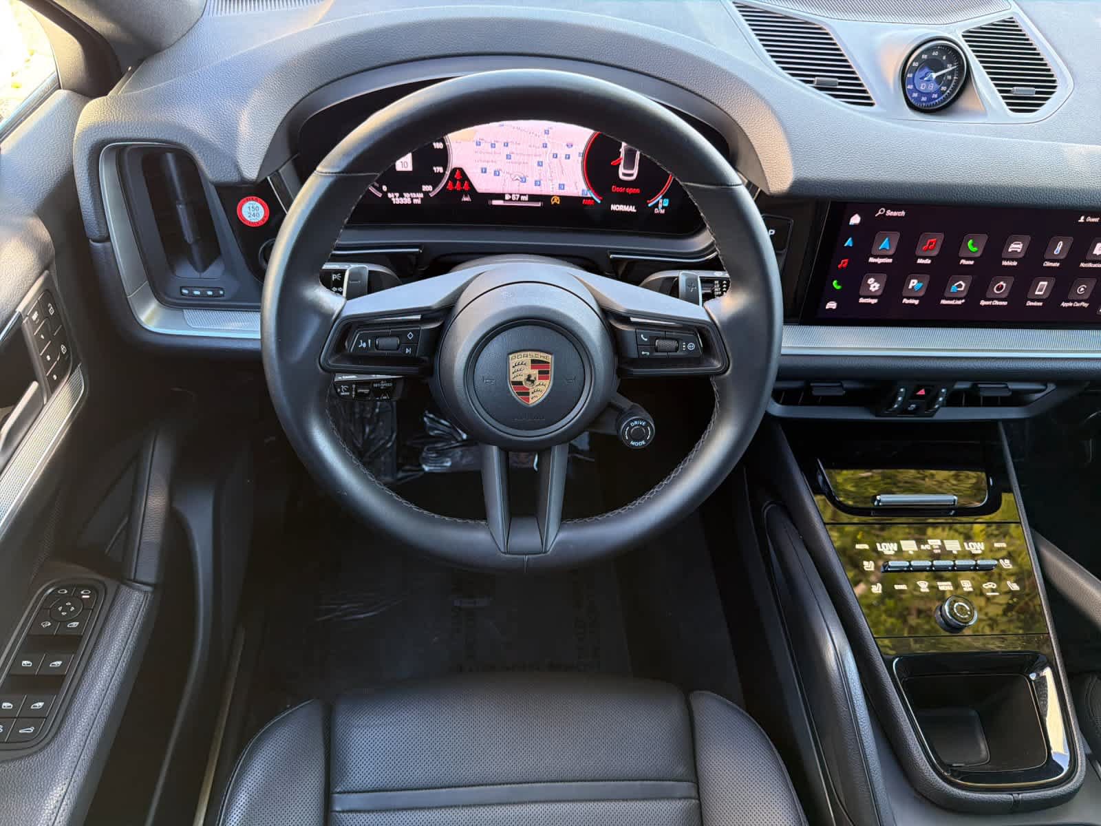Used 2024 Porsche Cayenne S AWD/4WD image 15