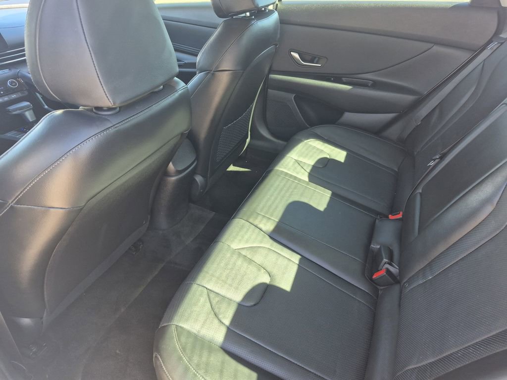 Used 2023 Hyundai Elantra Limited image 14