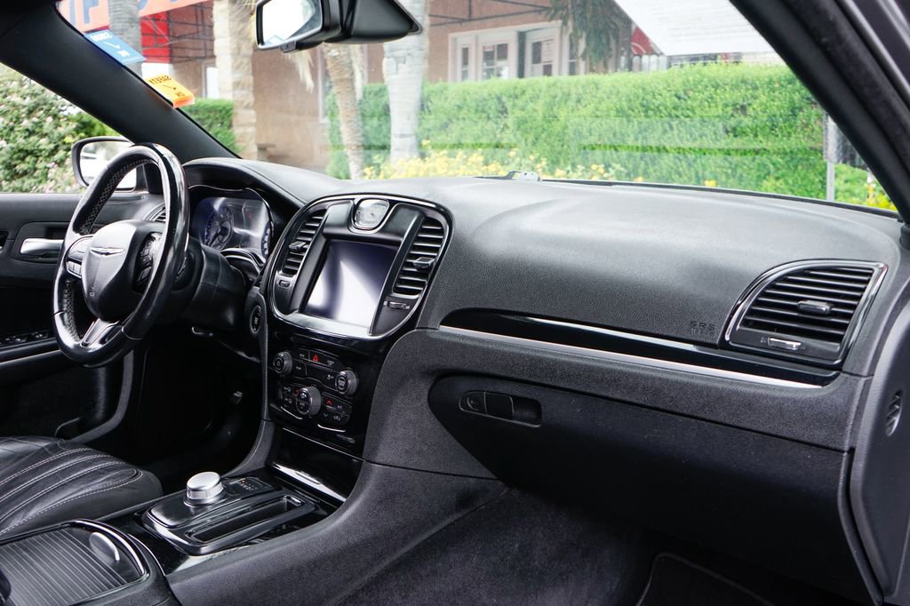 Used 2019 Chrysler 300 S image 33