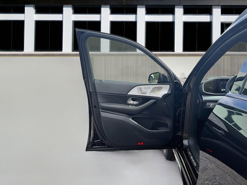 Used 2025 Mercedes-Benz GLS 450 4MATIC w/ Pinnacle Trim Package image 23