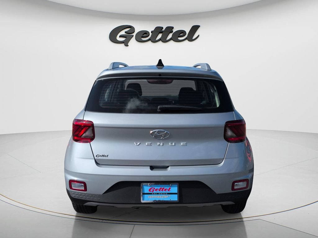 Certified 2021 Hyundai Venue SEL FWD image 6