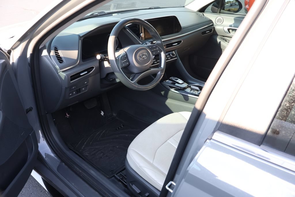 Used 2020 Hyundai Sonata Limited w/ Preferred Accessory Package FWD image 8