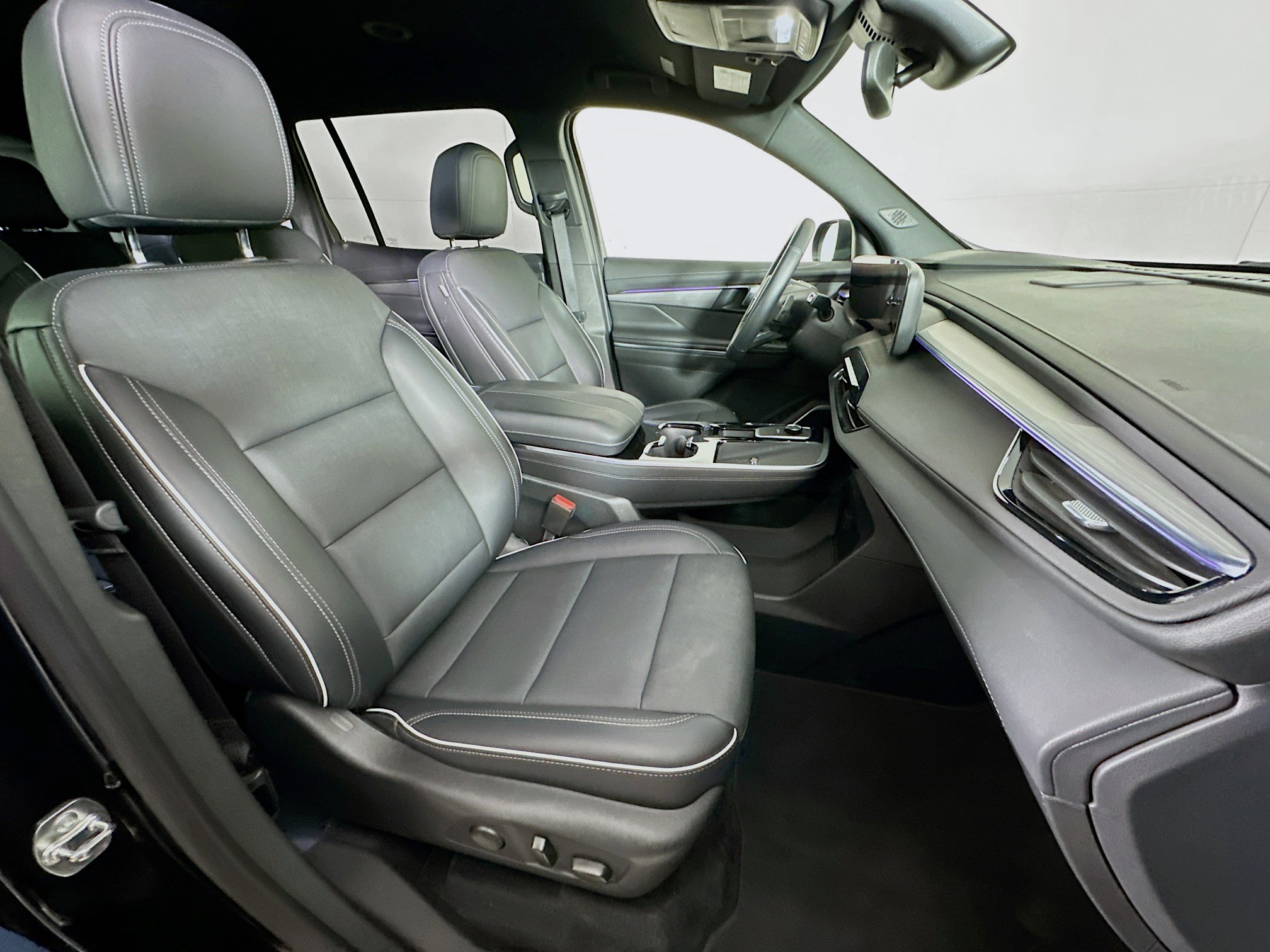 Used 2025 Buick Enclave Preferred image 33