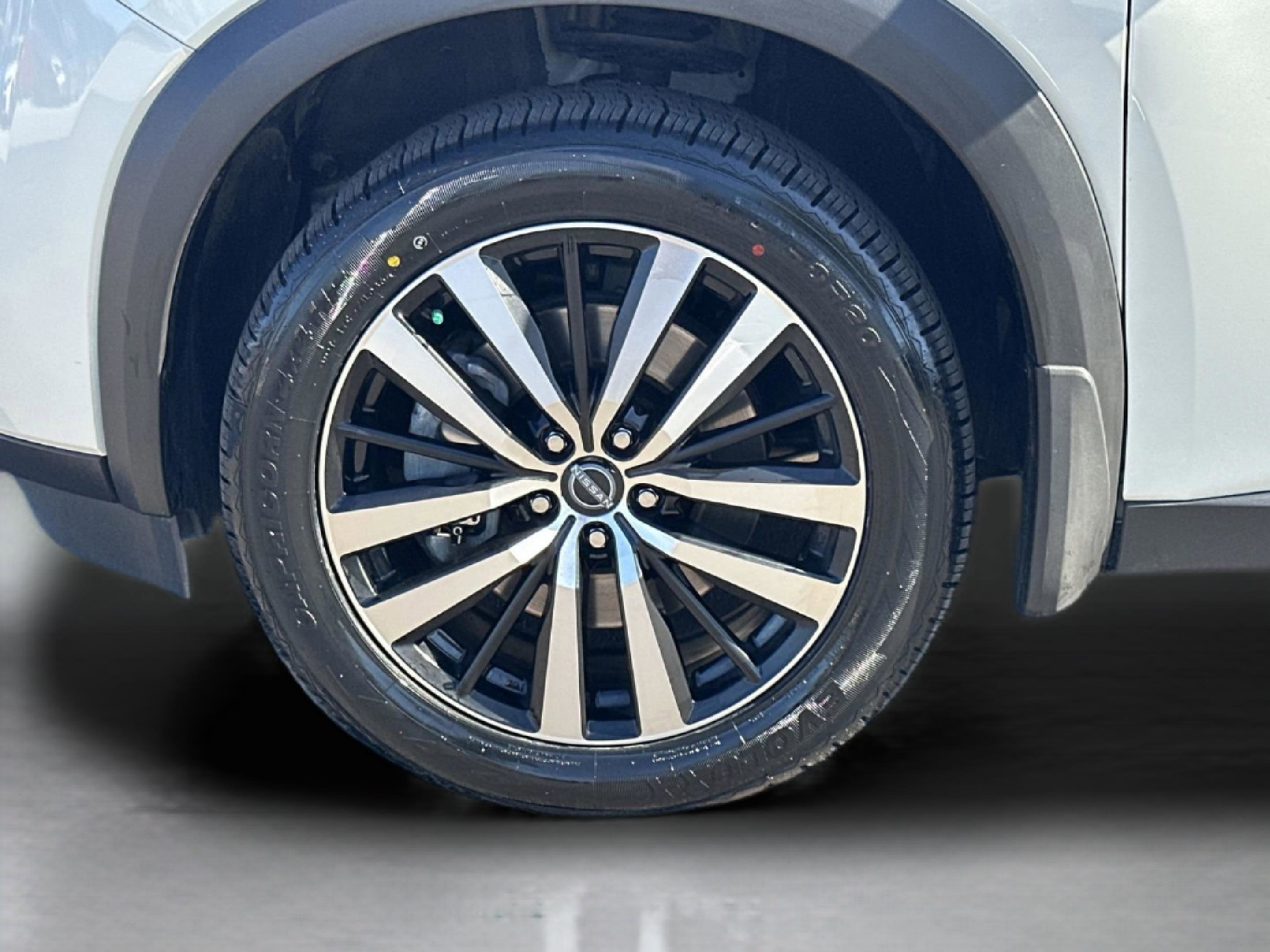 Used 2024 Nissan Pathfinder Platinum image 14