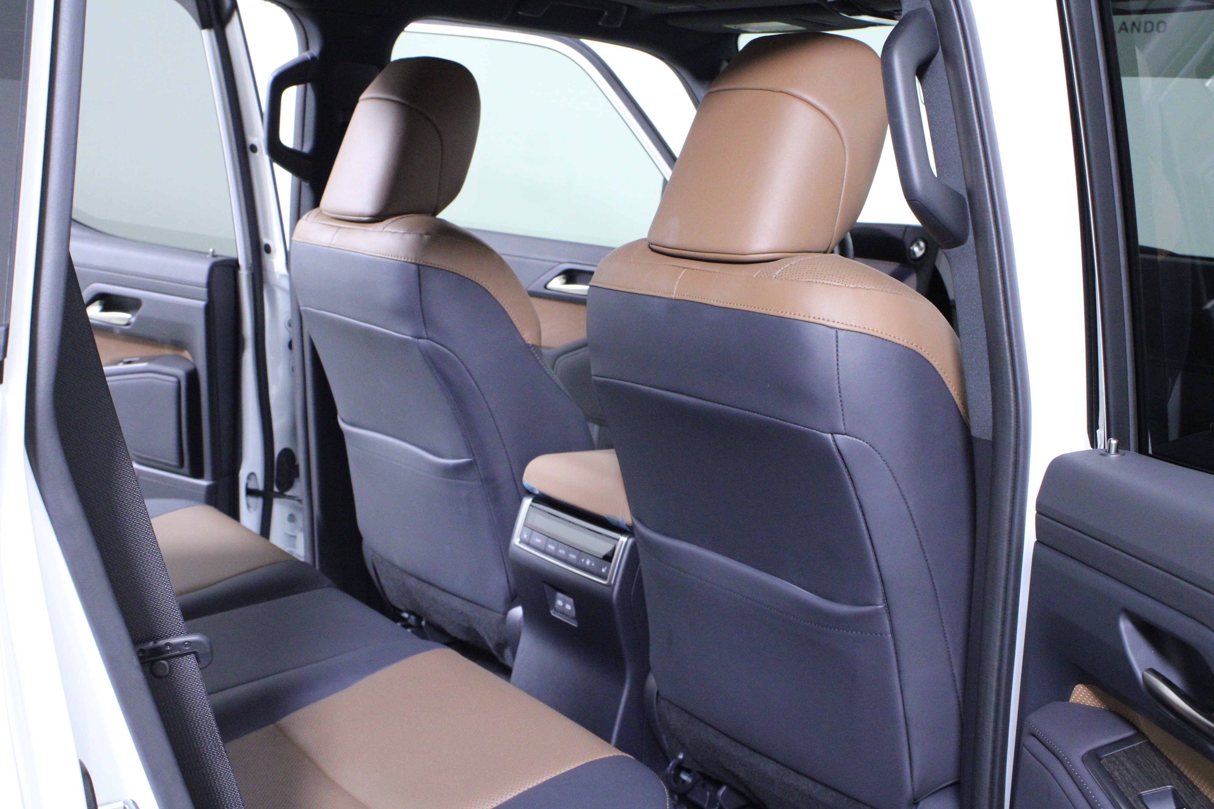 Used 2024 Lexus GX 550 w/ Accessory Package (Z1) AWD/4WD image 13