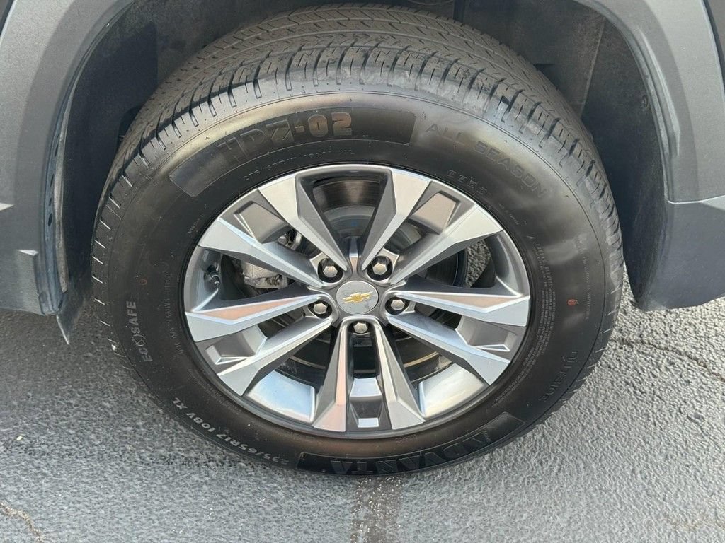 Used 2026 Chevrolet Equinox LT AWD/4WD image 9