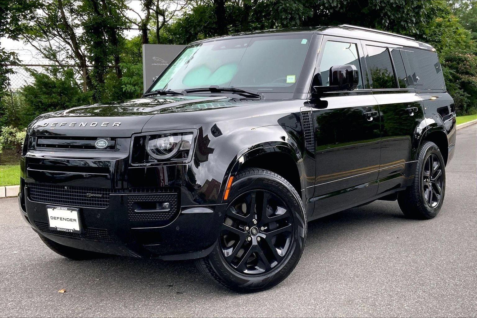 Used 2023 Land Rover Defender 130 X-Dynamic SE AWD/4WD image 1