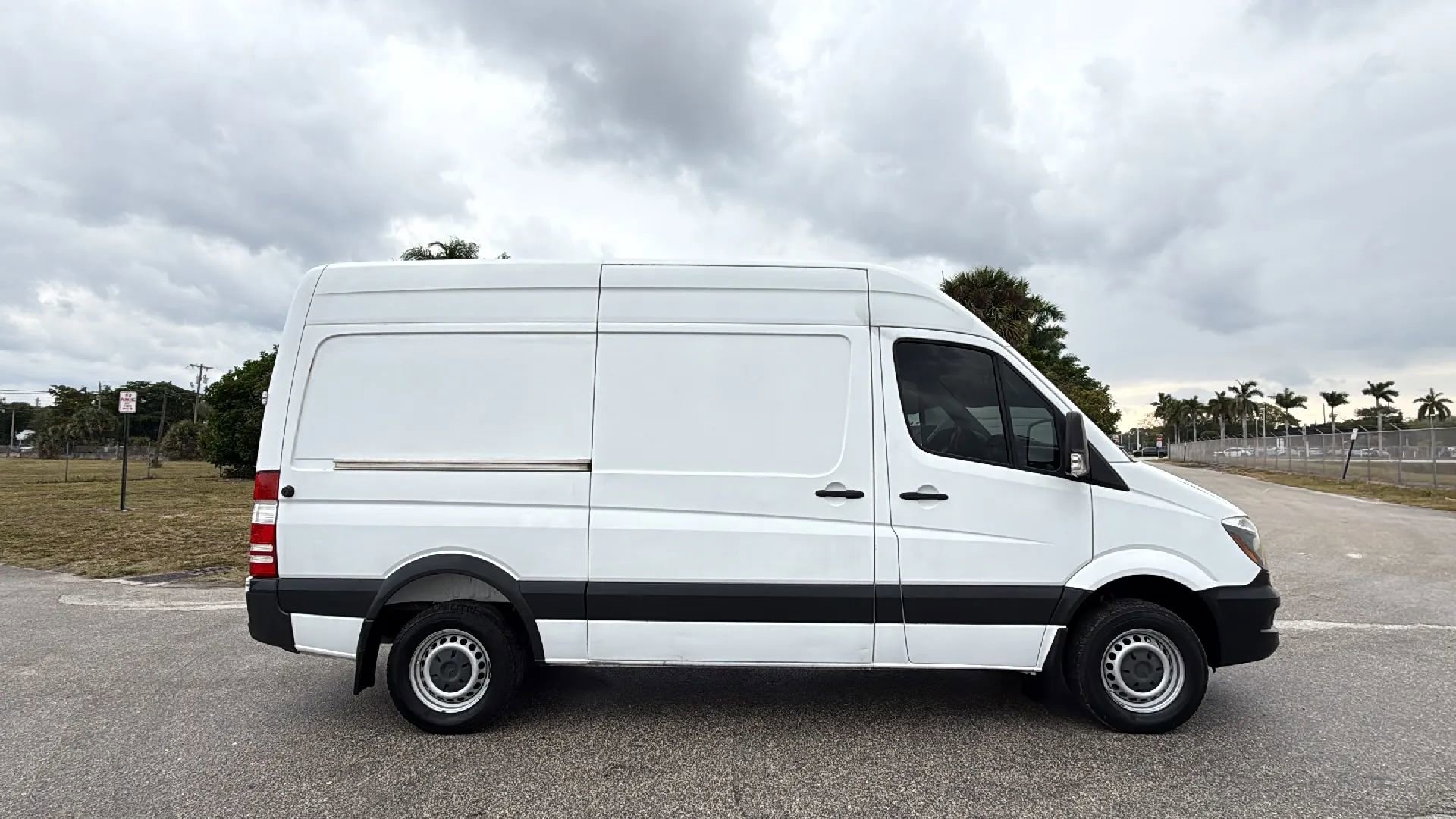 Used 2017 Mercedes-Benz Sprinter 2500 image 5