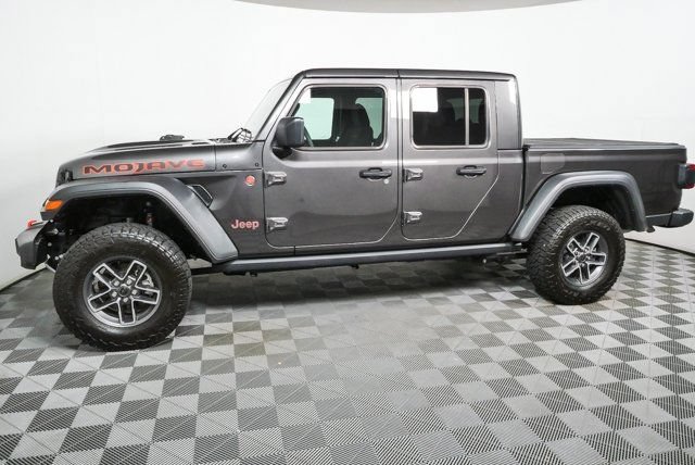 Used 2025 Jeep Gladiator Mojave w/ Convenience Group AWD/4WD image 29