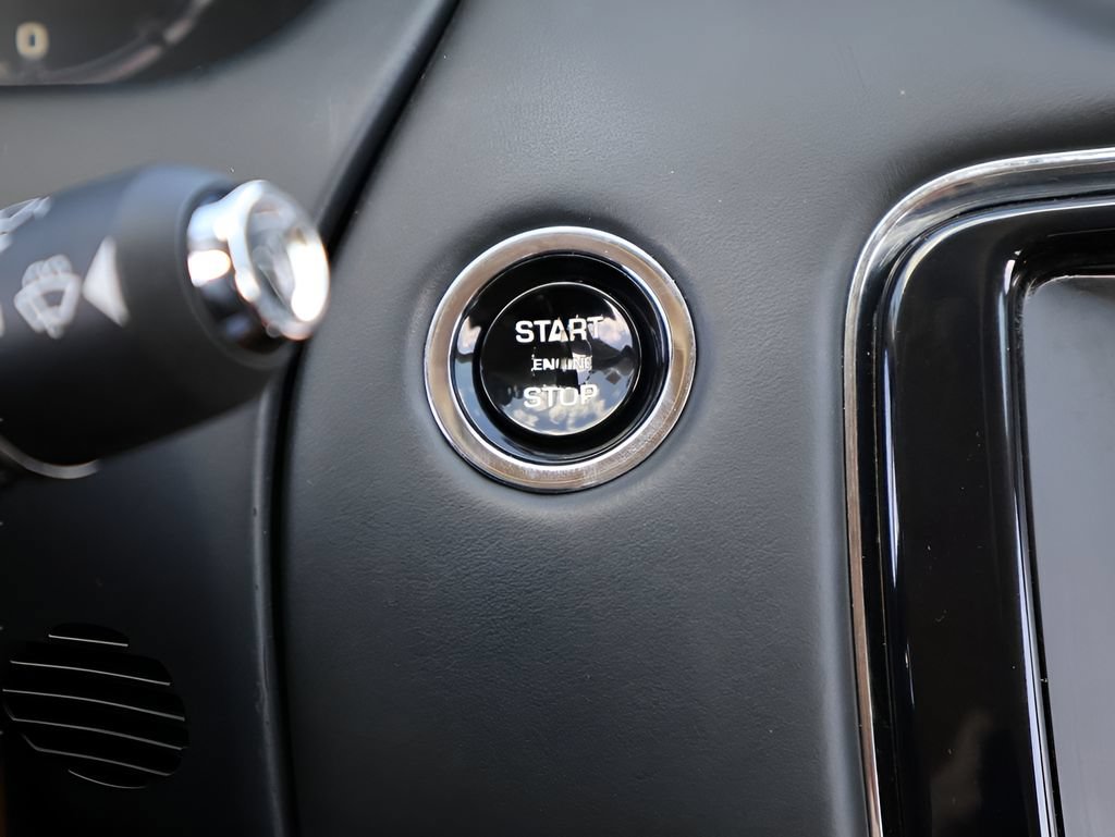 Used 2011 Jaguar XJ L RWD image 26